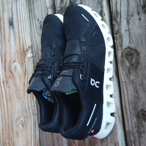 On cloud running shoes - Picture 8 of 13